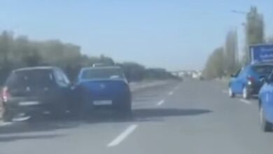توقيف ثلاثة سائقي سيارات أجرة إثر مطاردة لسيارة خاصة تعمل عبر تطبيق نقل ذكي